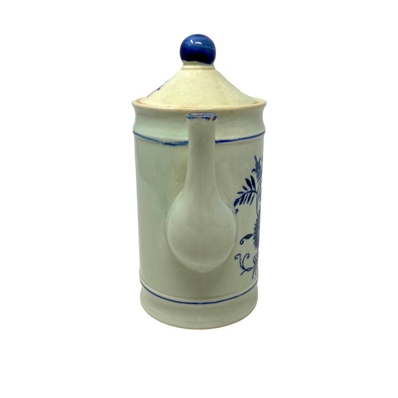 Blue and White Vintage Teapot. - Picture 5 of 9